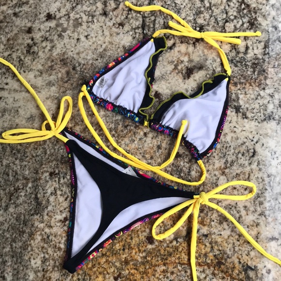 Bikini - Picture 2 of 3